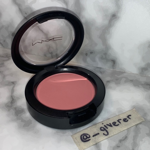 Fleur Powder (Never Used) MAC Powder Blush - Picture 5 of 13